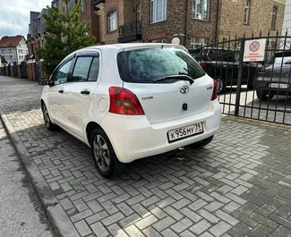Autovermietung Toyota Yaris Nr.13099 Schaltgetriebe in Kaliningrad, ausgestattet mit einem 1,0L Motor ➤ Von Eugene in Russland.