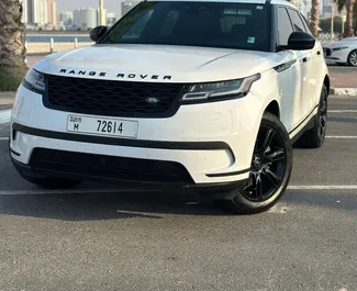 Frontansicht eines Mietwagens Land Rover Range Rover Velar in Dubai, VAE ✓ Auto Nr.13109. ✓ Automatisch TM ✓ 0 Bewertungen.