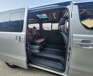 Vermietung Hyundai Grand Starex. Komfort, Crossover, Minivan Fahrzeug zur Miete in Albanien ✓ Kaution Keine Kaution ✓ Versicherungsoptionen KFZ-HV, TKV, VKV Plus, Ausland, Junge.