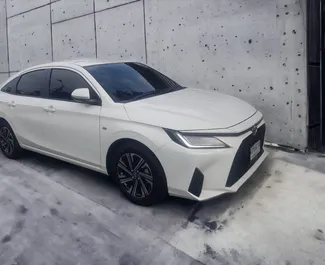 Frontansicht eines Mietwagens Toyota Yaris Ativ in Bangkok, Thailand ✓ Auto Nr.13077. ✓ Automatisch TM ✓ 0 Bewertungen.