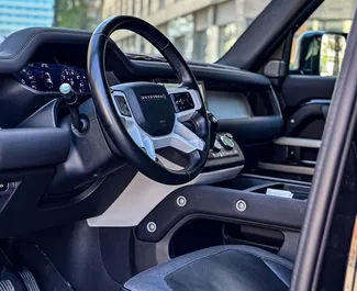 Land Rover Defender 2022 zur Miete verfügbar in Baku, mit Kilometerbegrenzung unbegrenzte.