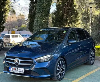 Frontansicht eines Mietwagens Mercedes-Benz B-Class in Rafailovici, Montenegro ✓ Auto Nr.1881. ✓ Automatisch TM ✓ 0 Bewertungen.
