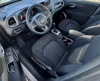 Jeep Renegade 2016 zur Miete verfügbar in Batumi, mit Kilometerbegrenzung unbegrenzte.