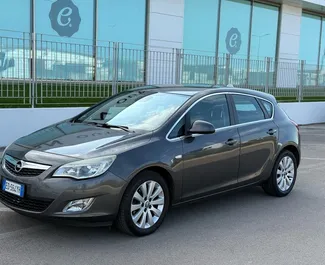 Mietwagen Opel Astra 2018 in Albanien, mit Diesel-Kraftstoff und 90 PS ➤ Ab 17 EUR pro Tag.