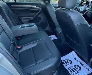 Vermietung Volkswagen Golf 7. Wirtschaft, Komfort Fahrzeug zur Miete in Albanien ✓ Kaution Keine Kaution ✓ Versicherungsoptionen KFZ-HV, TKV, VKV Plus, Diebstahlschutz, Ausland, Junge.