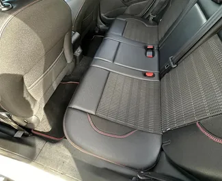 Vermietung Peugeot 2008. Komfort, Crossover Fahrzeug zur Miete in Spanien ✓ Kaution Einzahlung von 400 EUR ✓ Versicherungsoptionen KFZ-HV, TKV, Diebstahlschutz.