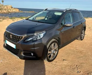 Vermietung Peugeot 2008. Komfort, Crossover Fahrzeug zur Miete in Spanien ✓ Kaution Einzahlung von 400 EUR ✓ Versicherungsoptionen KFZ-HV, TKV, Diebstahlschutz.