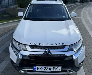 Frontansicht eines Mietwagens Mitsubishi Outlander in Tiflis, Georgien ✓ Auto Nr.11804. ✓ Automatisch TM ✓ 0 Bewertungen.