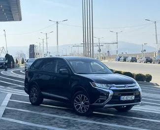 Mitsubishi Outlander 2017 mit Antriebssystem Allradantrieb, verfügbar in Tiflis.