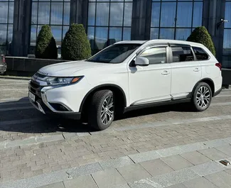 Mitsubishi Outlander 2017 zur Miete verfügbar in Tiflis, mit Kilometerbegrenzung unbegrenzte.