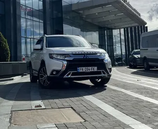 Mitsubishi Outlander 2017 mit Antriebssystem Allradantrieb, verfügbar in Tiflis.