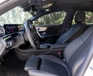 Mercedes-Benz CLA250 2025 zur Miete verfügbar in Dubai, mit Kilometerbegrenzung 250 km/Tag.