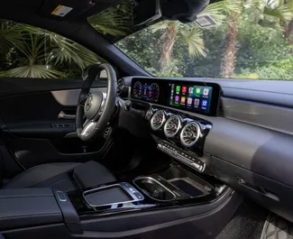 Benzin 2,0L Motor von Mercedes-Benz CLA250 2025 zur Miete in Dubai.