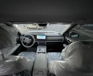 Benzin 2,5L Motor von Hyundai Santa Fe 2025 zur Miete in Dubai.