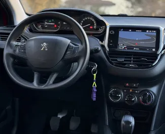 Benzin 1,2L Motor von Peugeot 208 2017 zur Miete in Budva.