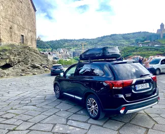 Benzin L Motor von Mitsubishi Outlander Xl 2018 zur Miete in Tiflis.