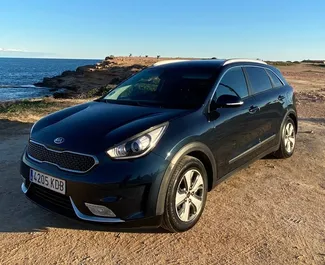 Frontansicht eines Mietwagens Kia Niro in Alicante, Spanien ✓ Auto Nr.12962. ✓ Automatisch TM ✓ 0 Bewertungen.