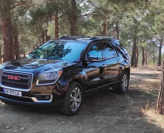 Frontansicht eines Mietwagens GMC Acadia in Tiflis, Georgien ✓ Auto Nr.11794. ✓ Automatisch TM ✓ 0 Bewertungen.