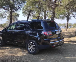 Vermietung GMC Acadia. Komfort, SUV Fahrzeug zur Miete in Georgien ✓ Kaution Keine Kaution ✓ Versicherungsoptionen KFZ-HV, TKV, VKV Plus, Insassen, Diebstahlschutz.