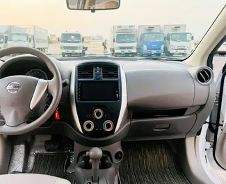Mietwagen Nissan Sunny 2024 in VAE, mit Benzin-Kraftstoff und 110 PS ➤ Ab 85 AED pro Tag.