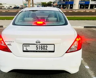 Nissan Sunny 2024 zur Miete verfügbar in Dubai, mit Kilometerbegrenzung 250 km/Tag.