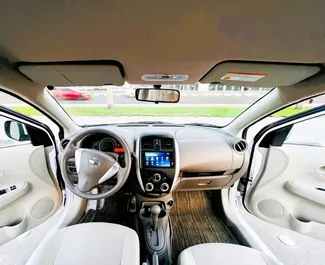 Vermietung Nissan Sunny. Wirtschaft, Komfort Fahrzeug zur Miete in VAE ✓ Kaution Einzahlung von 2000 AED ✓ Versicherungsoptionen KFZ-HV, TKV.