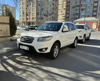 Frontansicht eines Mietwagens Hyundai Santa Fe in Baku, Aserbaidschan ✓ Auto Nr.12936. ✓ Automatisch TM ✓ 0 Bewertungen.