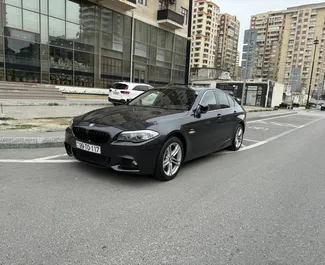 Frontansicht eines Mietwagens BMW 520d in Baku, Aserbaidschan ✓ Auto Nr.12935. ✓ Automatisch TM ✓ 0 Bewertungen.