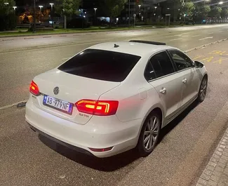 Autovermietung Volkswagen Jetta Nr.13049 Automatisch am Flughafen von Tirana, ausgestattet mit einem 2,0L Motor ➤ Von Amari in Albanien.