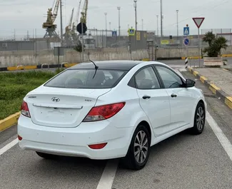 Frontansicht eines Mietwagens Hyundai Accent Sport Sedan in Durres, Albanien ✓ Auto Nr.13160. ✓ Automatisch TM ✓ 0 Bewertungen.