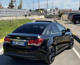 Frontansicht eines Mietwagens Chevrolet Cruze in Durres, Albanien ✓ Auto Nr.13158. ✓ Automatisch TM ✓ 0 Bewertungen.