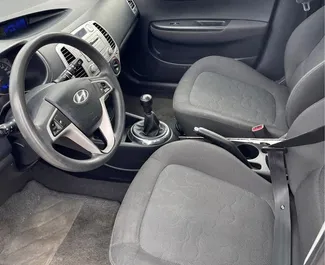 Benzin 1,2L Motor von Hyundai i20 2011 zur Miete in Tirana.