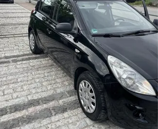 Mietwagen Hyundai i20 2011 in Albanien, mit Benzin-Kraftstoff und 50 PS ➤ Ab 20 EUR pro Tag.