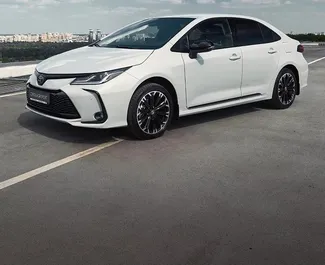 Frontansicht eines Mietwagens Toyota Corolla Sedan in Baku, Aserbaidschan ✓ Auto Nr.12927. ✓ Automatisch TM ✓ 0 Bewertungen.