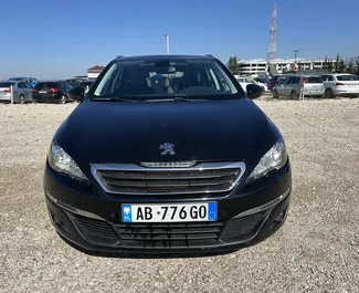 Frontansicht eines Mietwagens Peugeot 308 SW am Flughafen von Tirana, Albanien ✓ Auto Nr.13163. ✓ Schaltgetriebe TM ✓ 0 Bewertungen.