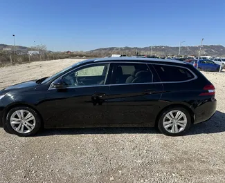 Vermietung Peugeot 308 SW. Komfort Fahrzeug zur Miete in Albanien ✓ Kaution Einzahlung von 100 EUR ✓ Versicherungsoptionen KFZ-HV, TKV, VKV Plus, VKV Komplett, Diebstahlschutz, Ausland.
