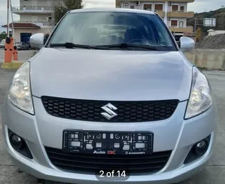 Frontansicht eines Mietwagens Suzuki Swift in Tirana, Albanien ✓ Auto Nr.13087. ✓ Automatisch TM ✓ 0 Bewertungen.