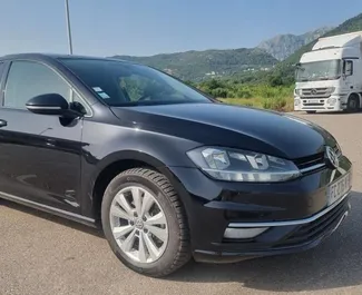 Frontansicht eines Mietwagens Volkswagen Golf 7 in Budva, Montenegro ✓ Auto Nr.12984. ✓ Automatisch TM ✓ 0 Bewertungen.