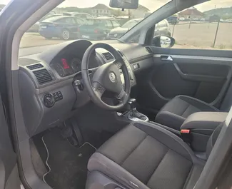 Autovermietung Volkswagen Touran Nr.13114 Automatisch in Tirana, ausgestattet mit einem 1,9L Motor ➤ Von Armand in Albanien.