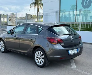 Vermietung Opel Astra. Wirtschaft, Komfort Fahrzeug zur Miete in Albanien ✓ Kaution Keine Kaution ✓ Versicherungsoptionen KFZ-HV, TKV, VKV Plus, VKV Komplett, Ausland.