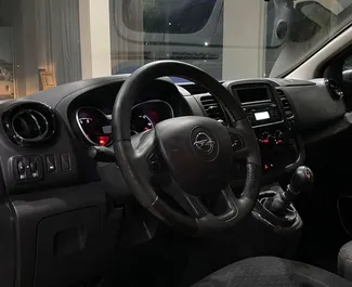 Vermietung Opel Vivaro. Wirtschaft, Komfort, Minivan Fahrzeug zur Miete in Albanien ✓ Kaution Einzahlung von 400 EUR ✓ Versicherungsoptionen KFZ-HV, TKV, VKV Plus, Ausland, Junge, Keine Kaution.