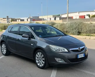 Autovermietung Opel Astra Nr.13096 Schaltgetriebe in Durres, ausgestattet mit einem 1,7L Motor ➤ Von Deni in Albanien.
