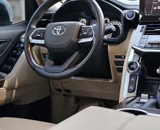 Vermietung Toyota Land Cruiser 300. Premium, SUV Fahrzeug zur Miete in VAE ✓ Kaution Einzahlung von 3000 AED ✓ Versicherungsoptionen KFZ-HV, TKV.