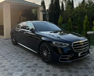 Vermietung Mercedes-Benz S560. Premium, Luxus Fahrzeug zur Miete in Aserbaidschan ✓ Kaution Einzahlung von 300 AZN ✓ Versicherungsoptionen KFZ-HV, TKV.