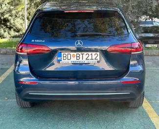 Diesel 1,8L Motor von Mercedes-Benz B-Class 2021 zur Miete in Rafailovici.