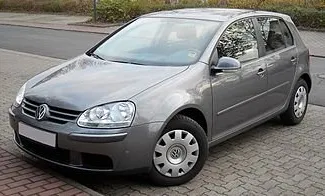 Frontansicht eines Mietwagens Volkswagen Golf 5 in Podgorica, Montenegro ✓ Auto Nr.13159. ✓ Schaltgetriebe TM ✓ 0 Bewertungen.