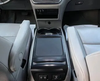 Vermietung Toyota Sienna. Komfort, Minivan Fahrzeug zur Miete in Armenien ✓ Kaution Einzahlung von 395 USD ✓ Versicherungsoptionen KFZ-HV, TKV, VKV Komplett, Ausland.