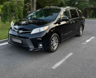 Benzin 3,5L Motor von Toyota Sienna 2020 zur Miete in Eriwan.