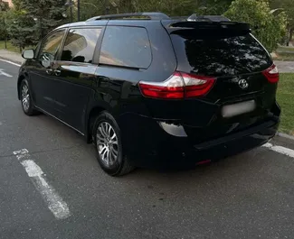 Toyota Sienna 2020 zur Miete verfügbar in Eriwan, mit Kilometerbegrenzung unbegrenzte.
