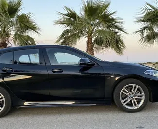 Vermietung BMW 116d. Komfort, Premium Fahrzeug zur Miete in Spanien ✓ Kaution Einzahlung von 1000 EUR ✓ Versicherungsoptionen KFZ-HV.